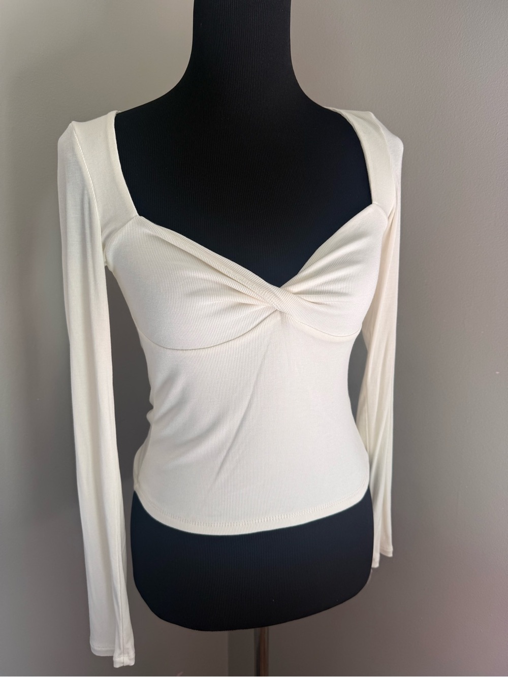 Aritzia - Lula Longsleeve Cream - Size Medium